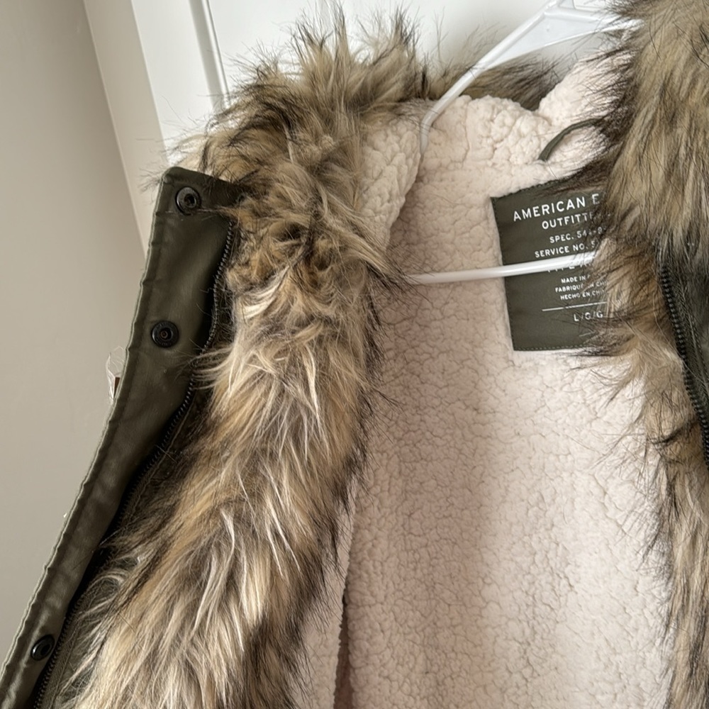 American Eagle Outfitters Faux Fur jacket. Army green. L - Picture 4 of 6